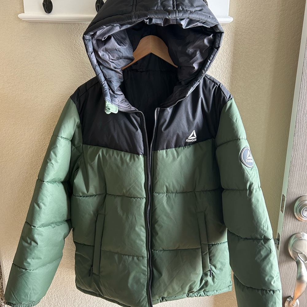 Men’s Reebok Reversible Green and Black Puffer Jacket with Hood L/G NEVER WORN!